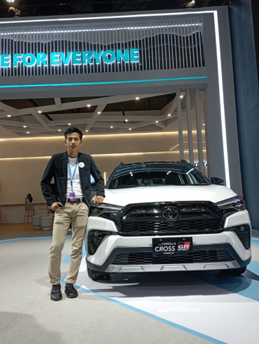 Sales toyota Cibinong